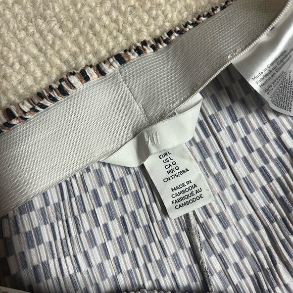 H&M patterned pants - Picture 2 of 3